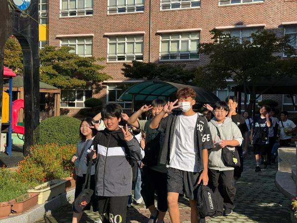 6학년 수학여행 출발사진